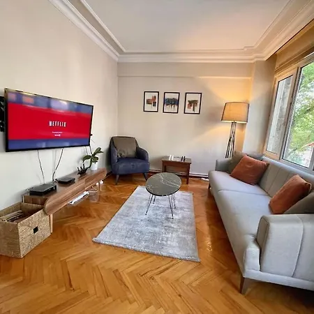 Bright Cozy Stacked Ideally Located N Kadikoy 아파트 이스탄불